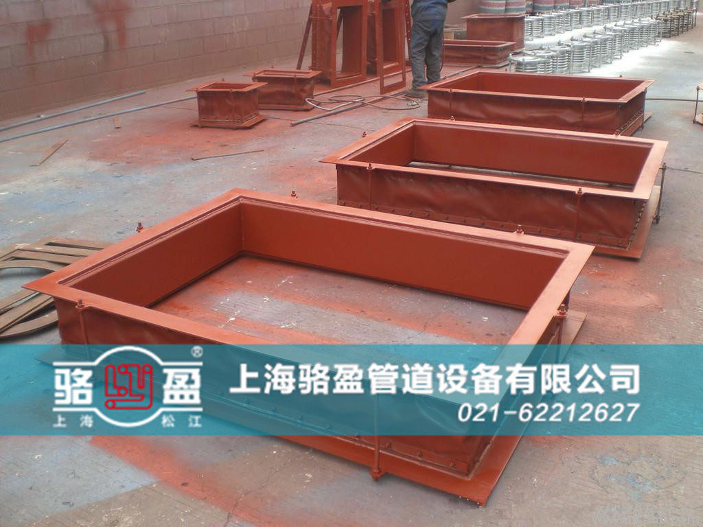 香港機(jī)場矩形非金屬<a href=http://www.z425.cn target=_blank class=infotextkey>補(bǔ)償器</a>噴涂環(huán)節(jié)